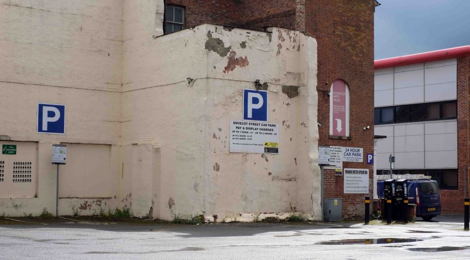 The couple left the car park after only six minutes