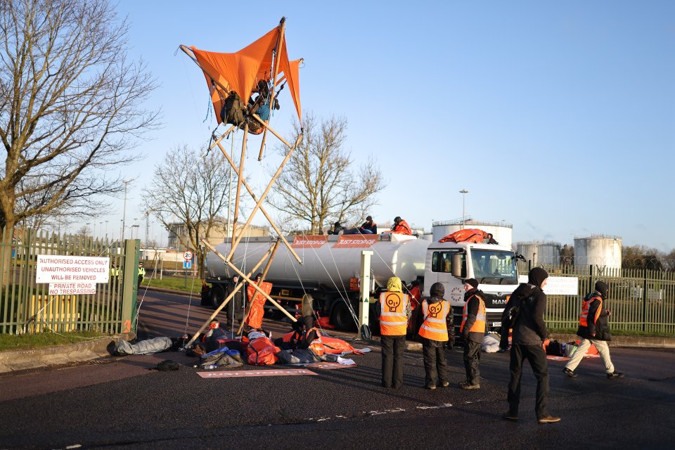 Extinction Rebellion attempt to blockage Buncefield Oil Depot in Hertfordshire today