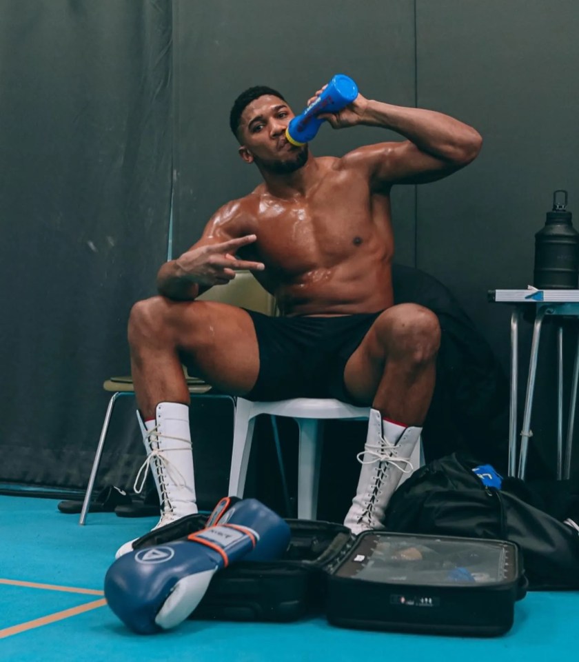 Anthony Joshua is in camp with new coach Angel Fernandez