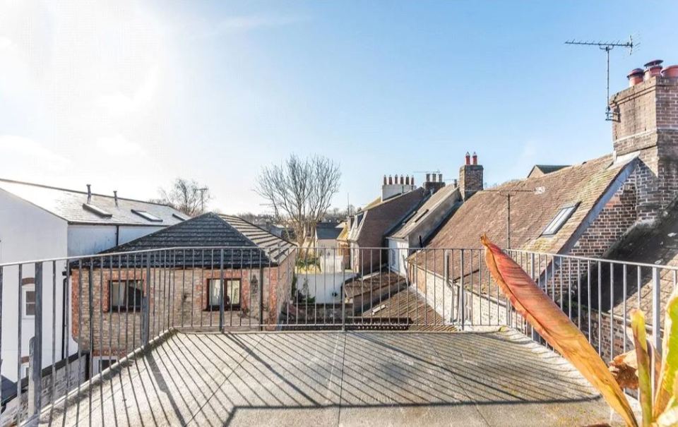 There is a south-facing roof deck where viewers can soak up the sun in summer