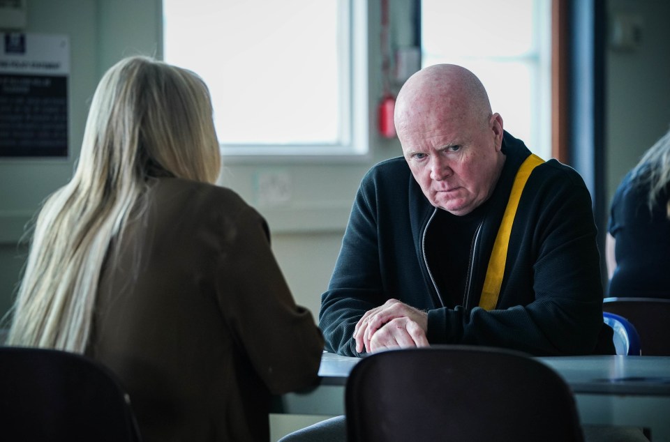 Phil makes the decision to become an informant after chatting to Sharon