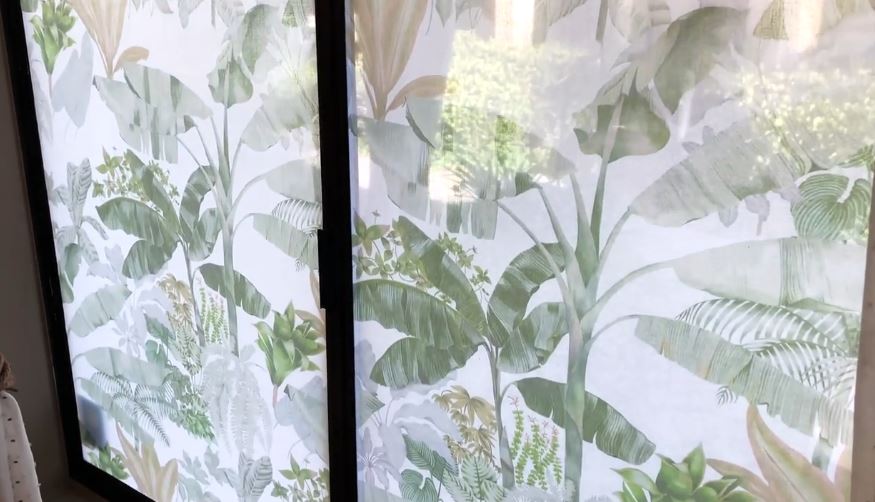 The leafy window vinyl offers privacy and a fresh feeling