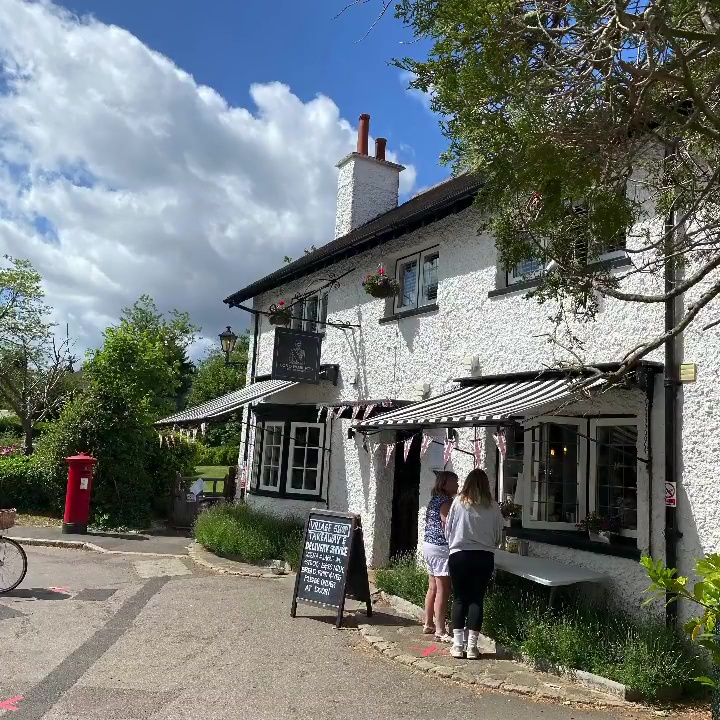 The former couple owned Lord Roberts On The Green in Purley