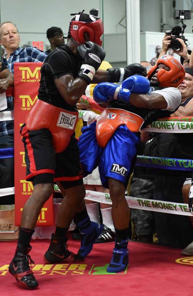 Don Moore during a public sparring session with Floyd Mayweather