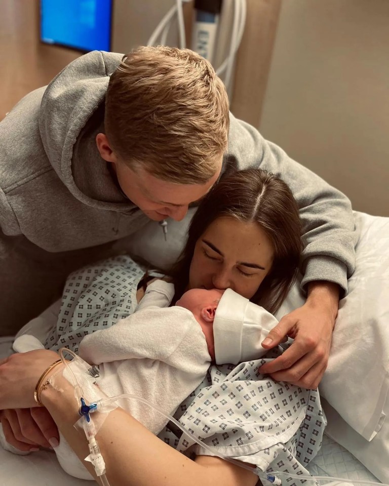 Donny van de Beek and Estelle Bergkamp have welcomed their first child