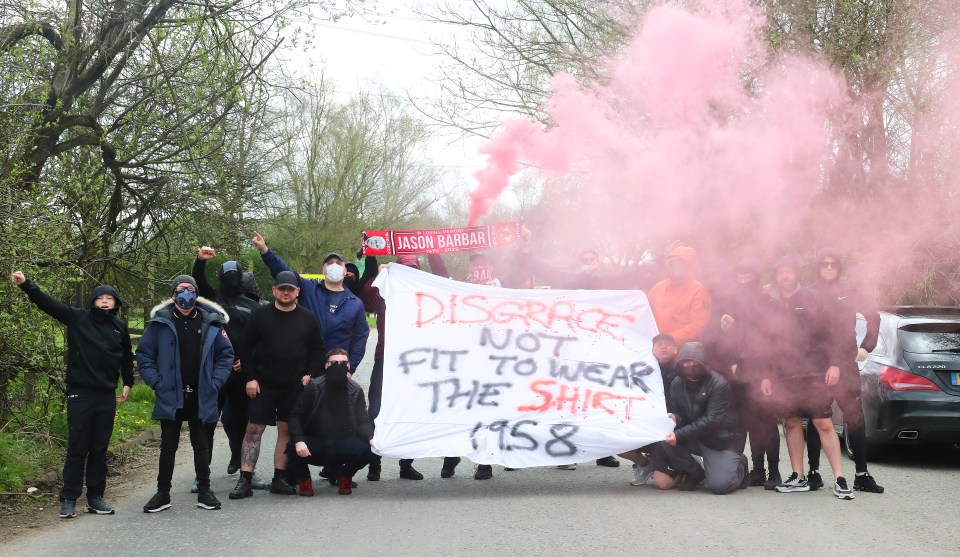 United fans are fuming with their team down in seventh