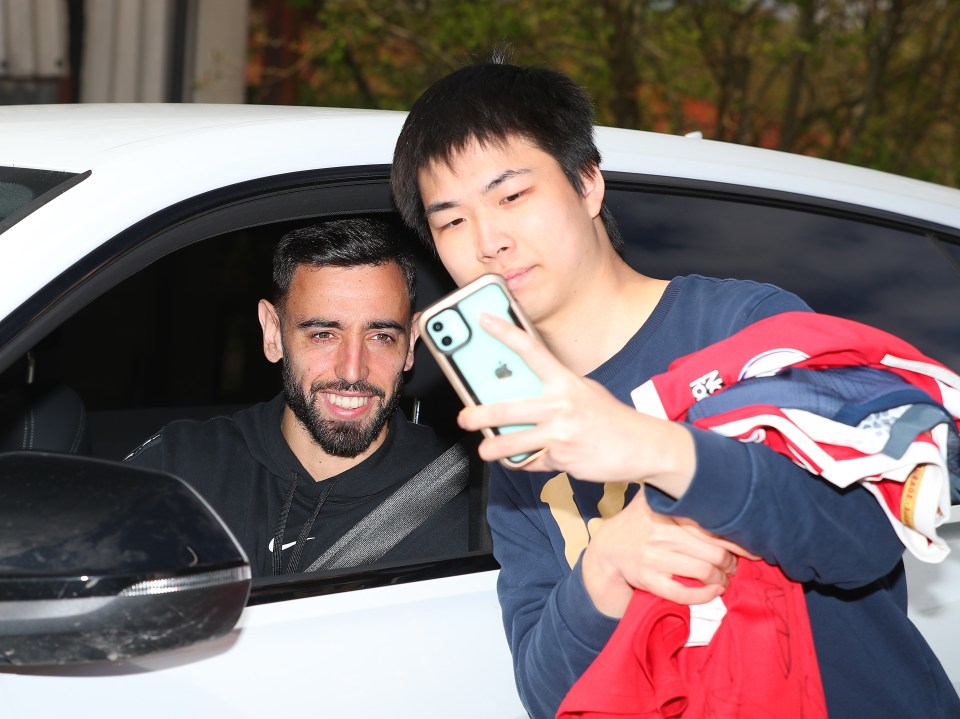 Bruno Fernandes appeared in high spirits and even smiled as he posed for a selfie with a fan