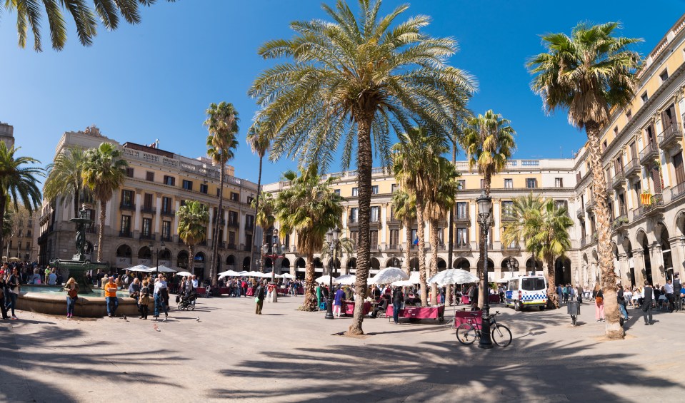 Placa Reial is known for its restaurants and nightlife