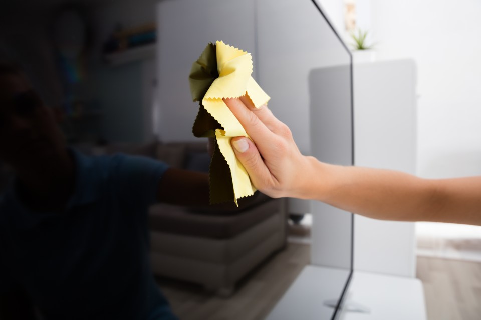 Cleaning cloths should only be microfibre or other soft materials