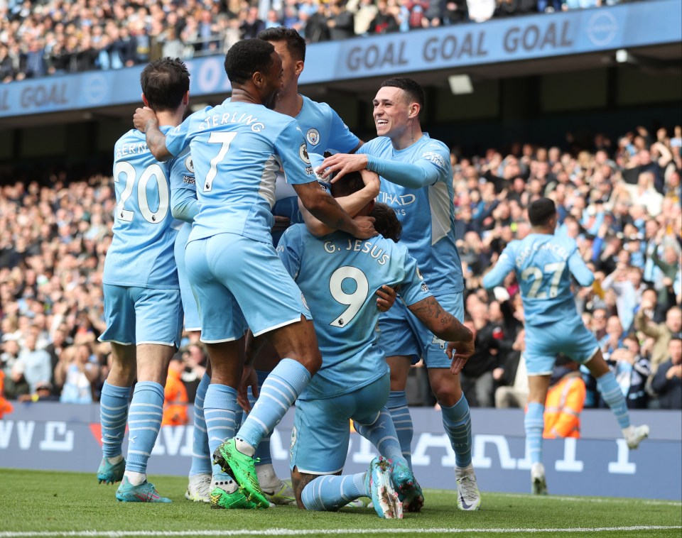 Manchester City stay top of the Premier League after a thrilling 2-2 draw against Liverpool