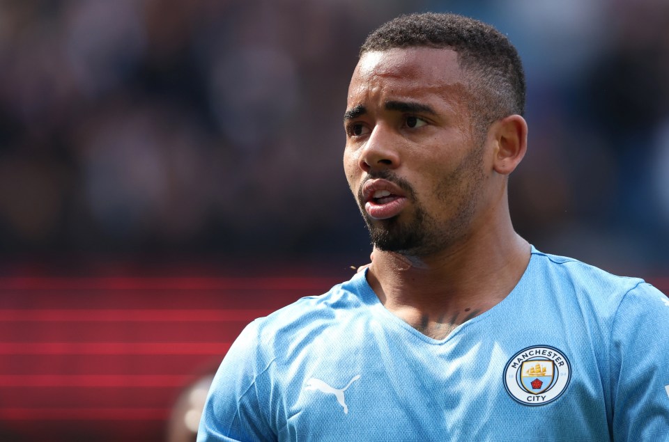 Gabriel Jesus is refusing to commit his future to Man City