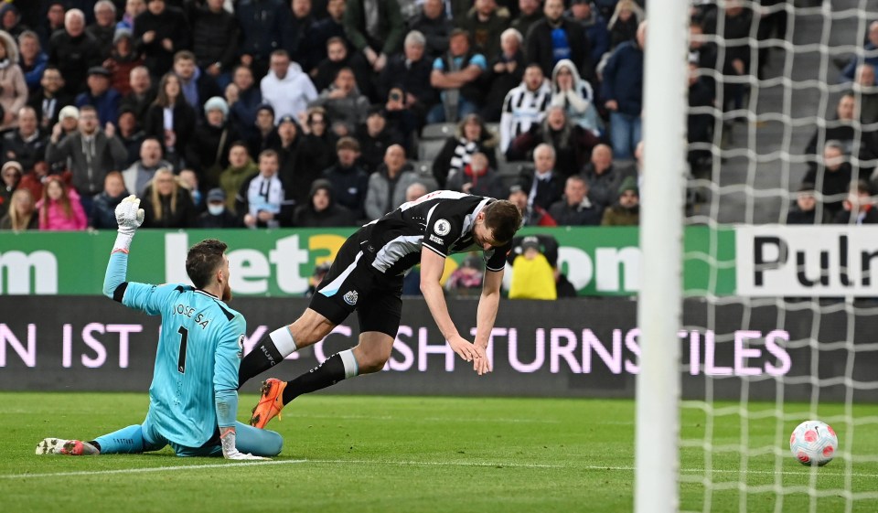 Chris Wood won a penalty after being brought down by Wolves keeper Jose Sa