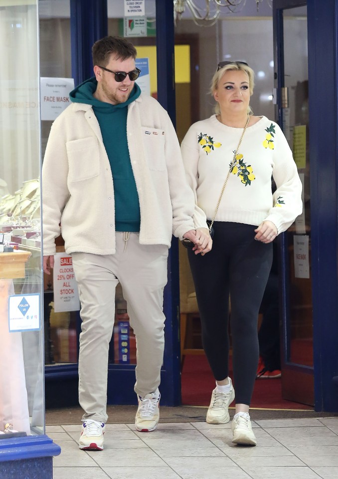 Daisy and Ryan were seen shopping outside a jewellery store over the weekend