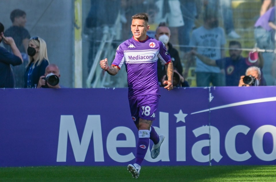 Lucas Torreira celebrates his important goal