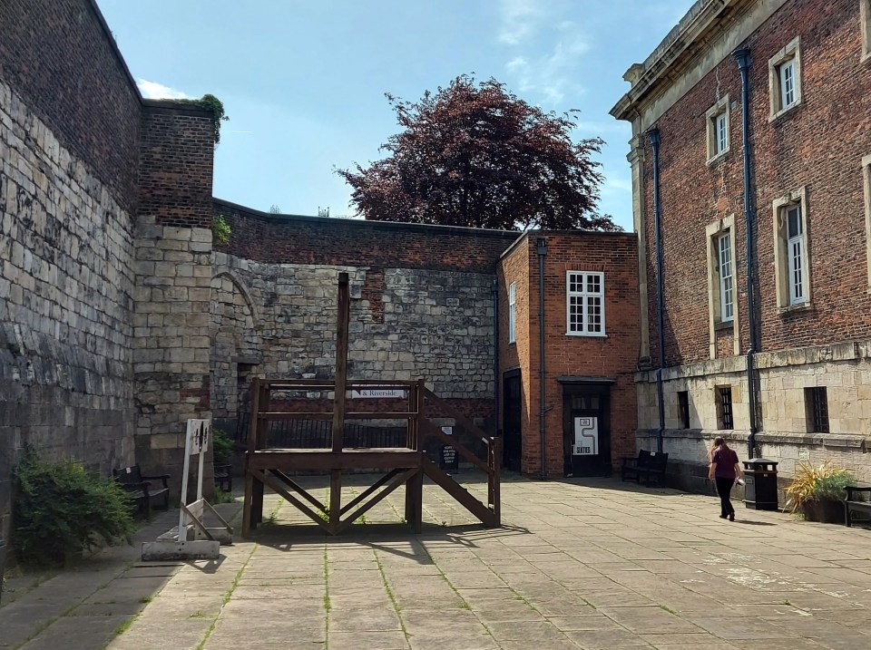 Turpin was executed on April 7, 1739, in front of a crowd of mourners he paid to be there