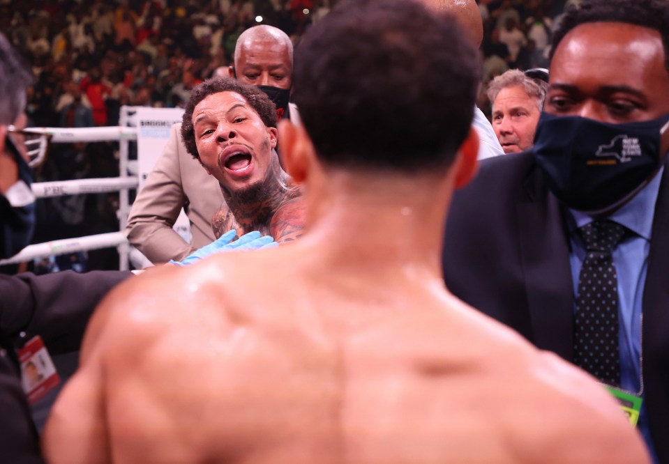 Gervonta Davis celebrates in front of Rolando Romero