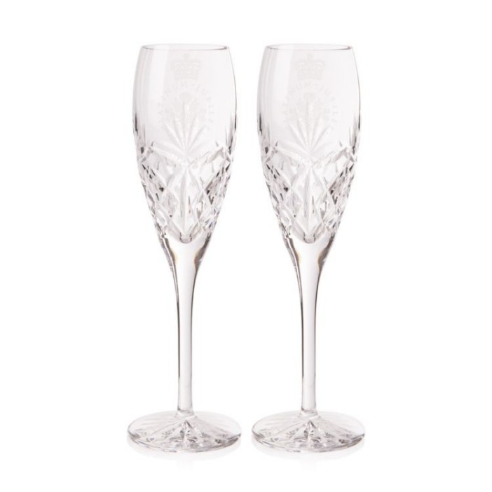 Along with the Platinum Jubilee emblem, the UK countries' national flowers are engraved on the flutes