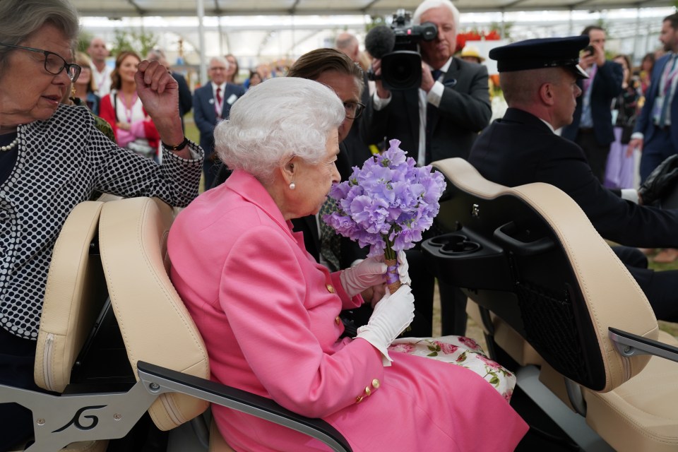 The Queen stopped in her royal buggy at a memorial to The Sun’s much-loved gardening editor Peter Seabrook