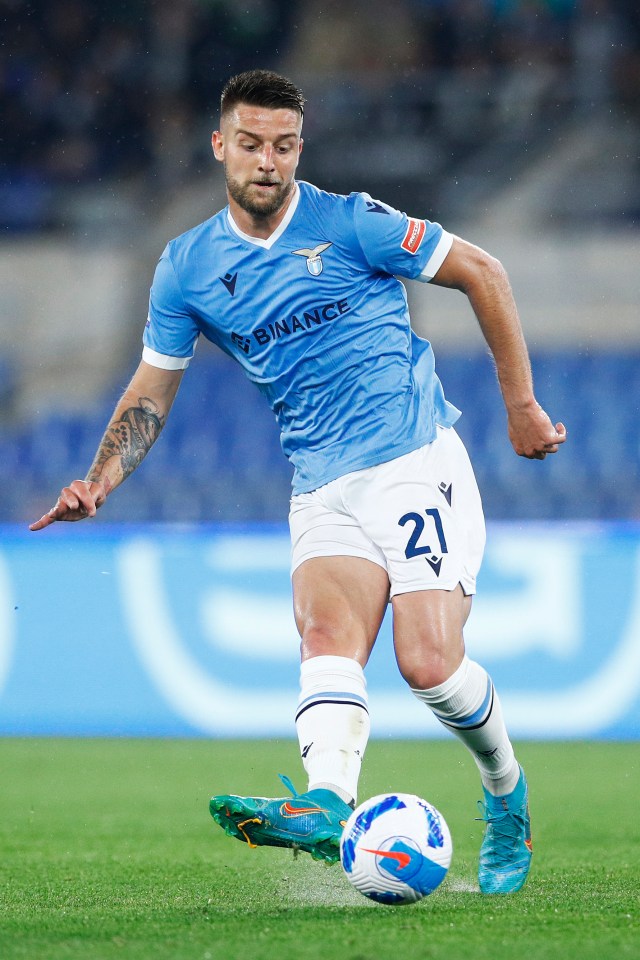 Lazio midfielder Sergej Milinkovic-Savic reportedly has his eyes set on a move to Manchester United