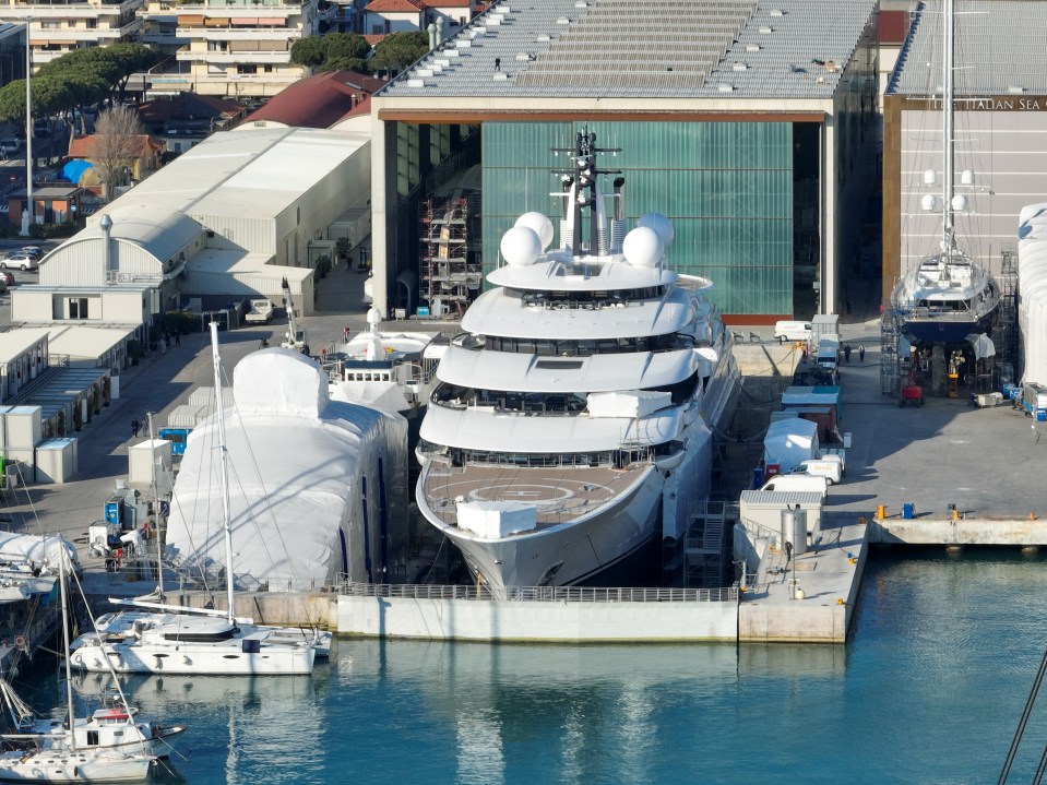 Putin's lavish superyacht has been seized in Italy