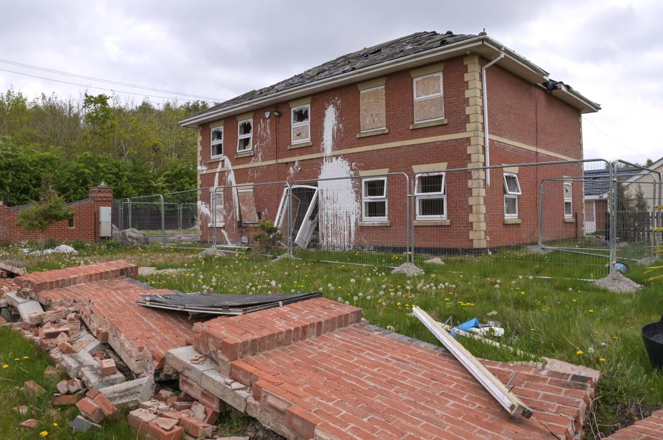 Villagers in Bagworth, Coalville have begged the council to demolish once-grand Tara House