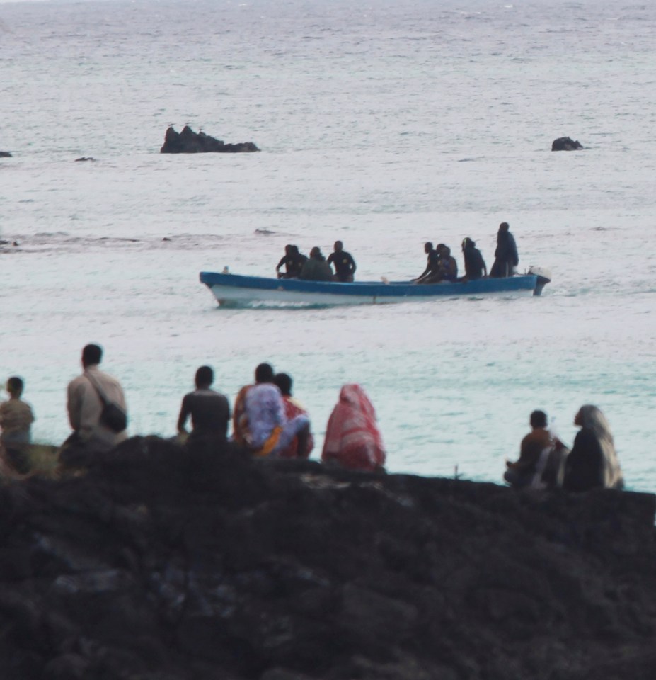 Rescuers searching for survivors after the crash in 2009