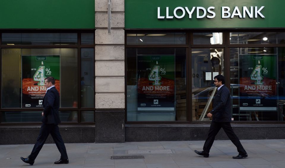 Lloyds Bank is giving out £125 free cash to new customers