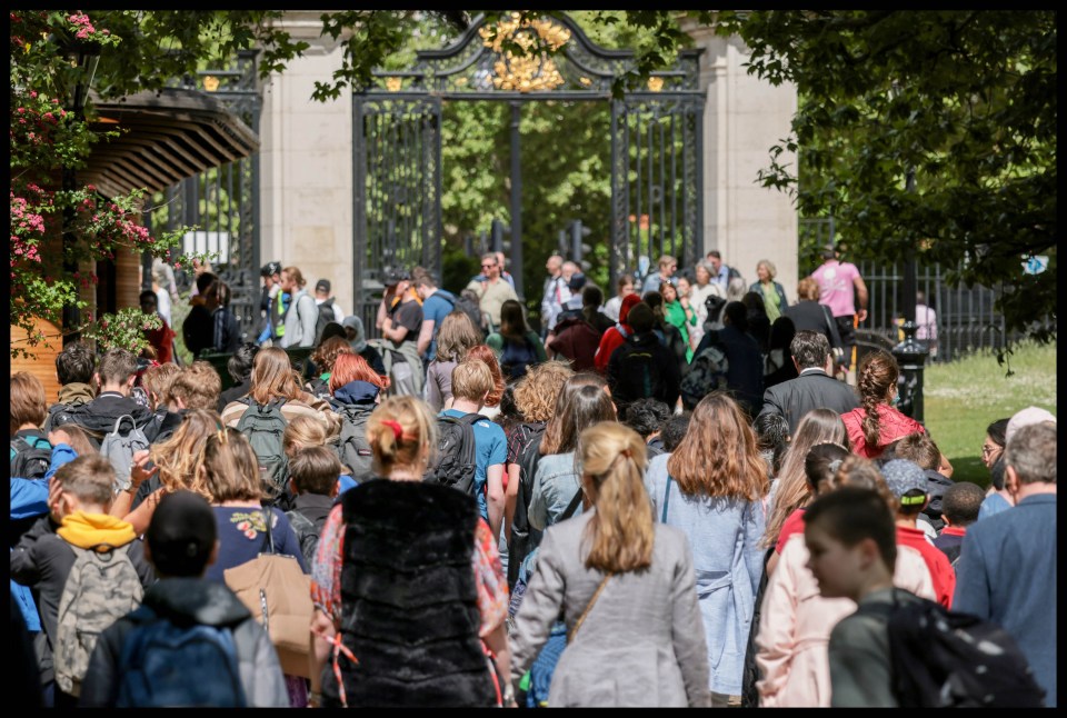 Londoners and tourists enjoyed sunny St James' Park today