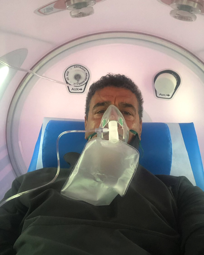 Chris Kamara in an oxygen chamber as he gets treatment for Apraxia