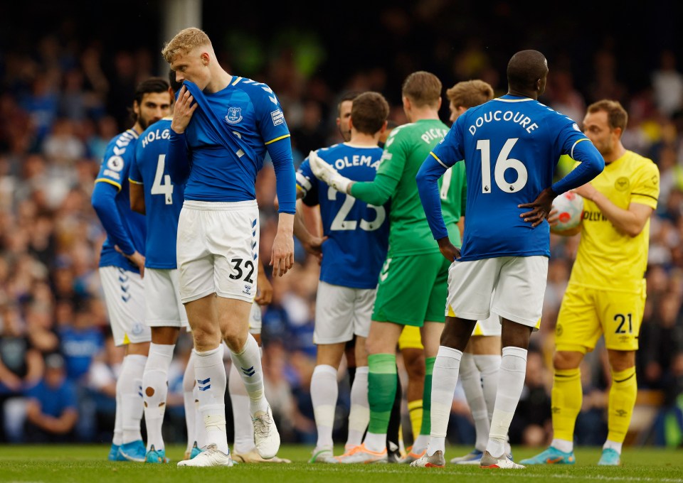 Everton ended the game with nine men after red cards for Jarrad Branthwaite and Salomon Rondon