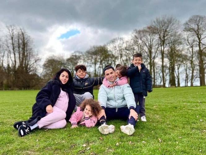 Cristiano Ronaldo with his children (l to r) Cristiano Jr, Alana, Eva and Mateo