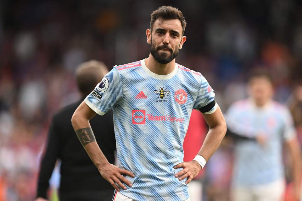 Manchester United star Bruno Fernandes struggled in front of Erik ten Hag