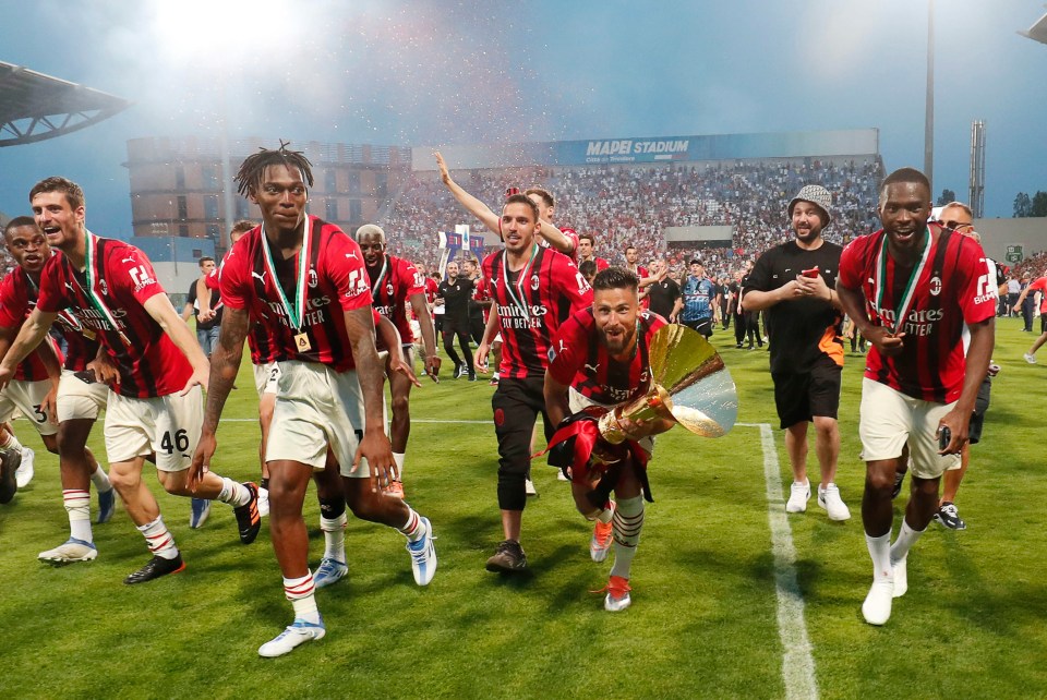 Milan revel in title glory after switching to more familiar red and black shirts