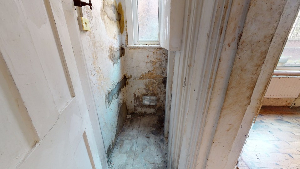 This small alcove needs a lick of paint