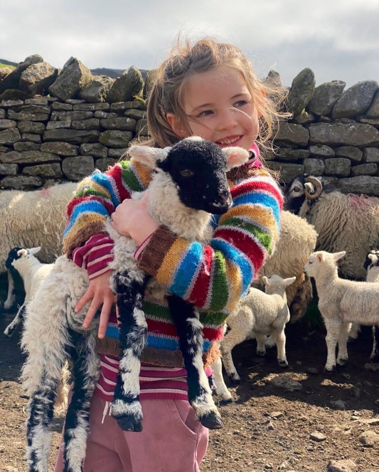 Amanda's fans praised her girls for their amazing farming skills