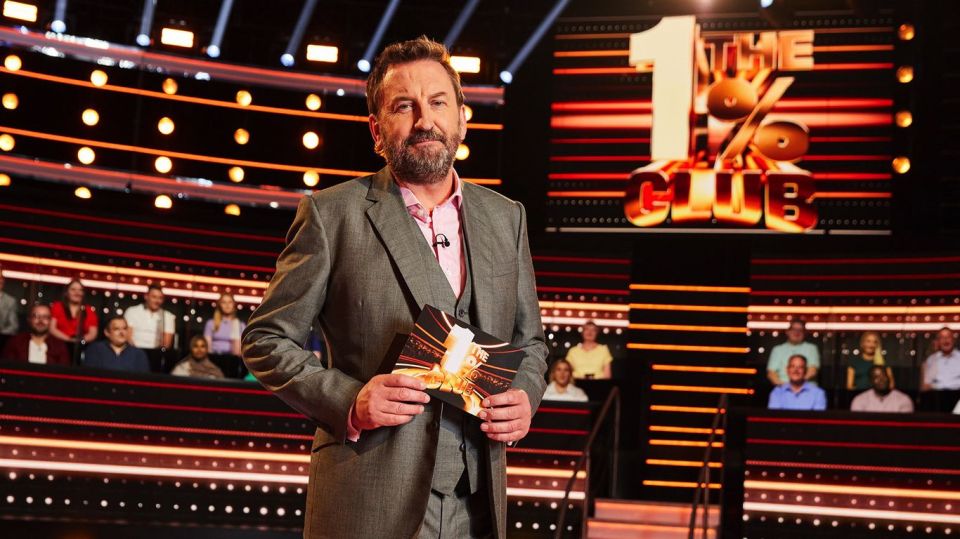 Lee Mack hosts ITV quiz show The 1% Club