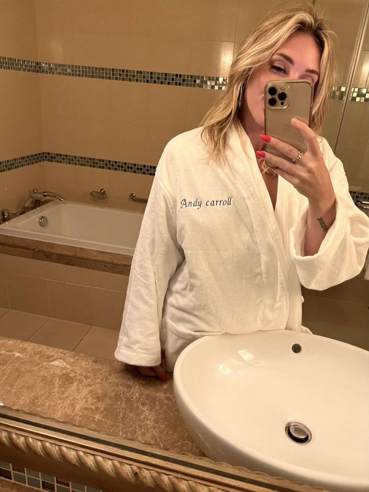 Photo of Taylor wearing Andy Carroll’s personalised bathrobe