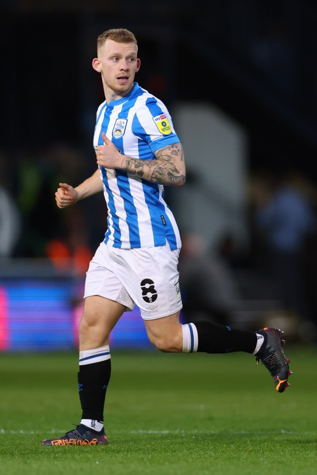 Leeds United are plotting a swoop for Huddersfield star Lewis O’Brien