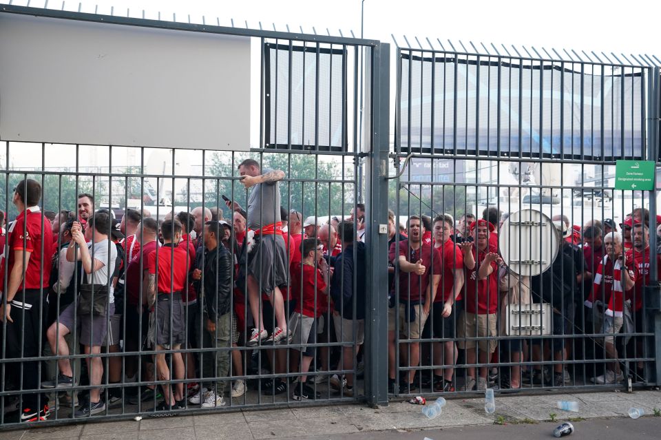 Swarms of Liverpool fans struggled to make their way into the Stade de France