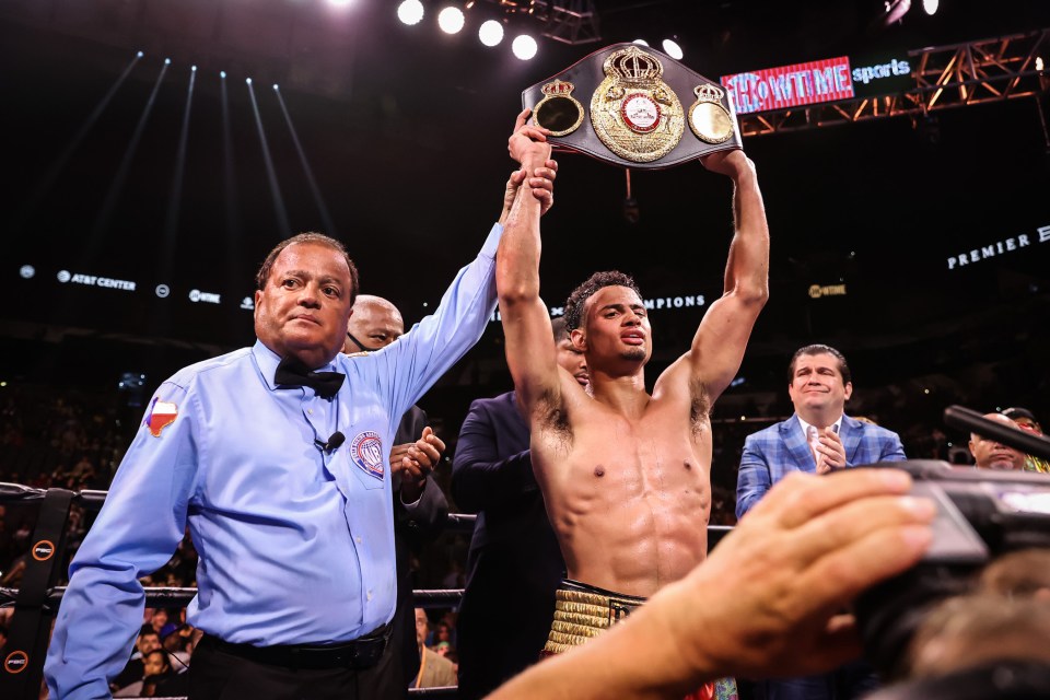 Rolando Romero won the WBA 'interim' lightweight title