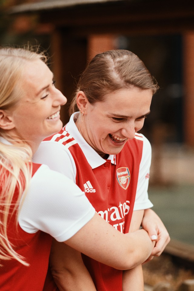 Stina Blackstenius and Viv Miedema at the New North London Fencing Club