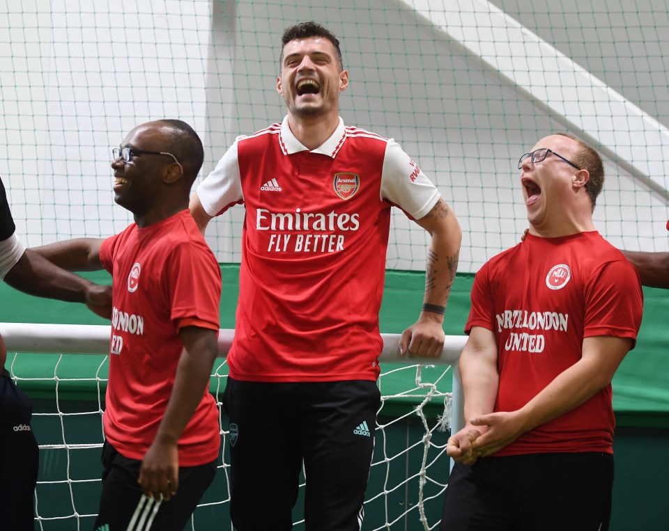 Granit Xhaka visited the Community Hub in the new shirt