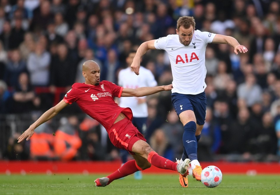 Harry Kane battles with Fabinho