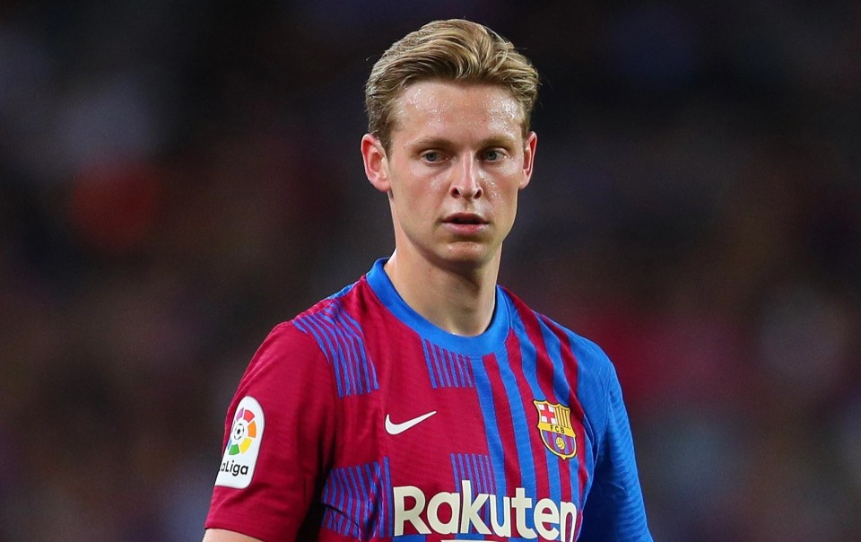 Barcelona could let Frenkie de Jong leave if they sign Valencia's Carlos Soler