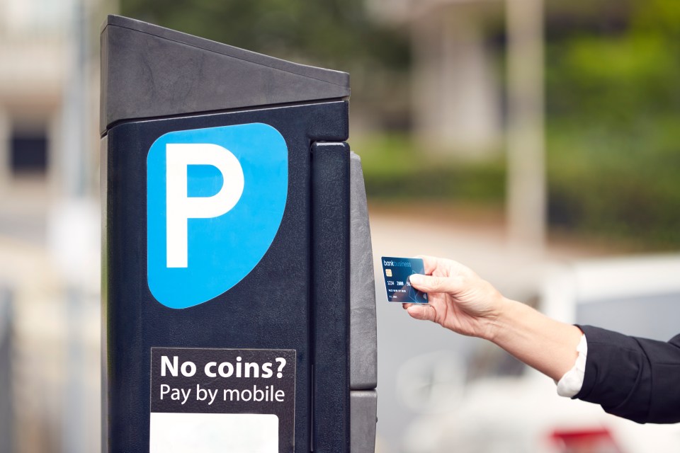 According to Citizens Advice, your parking fine can be cancelled if the machine is broken, but only if there wasn't another way to pay