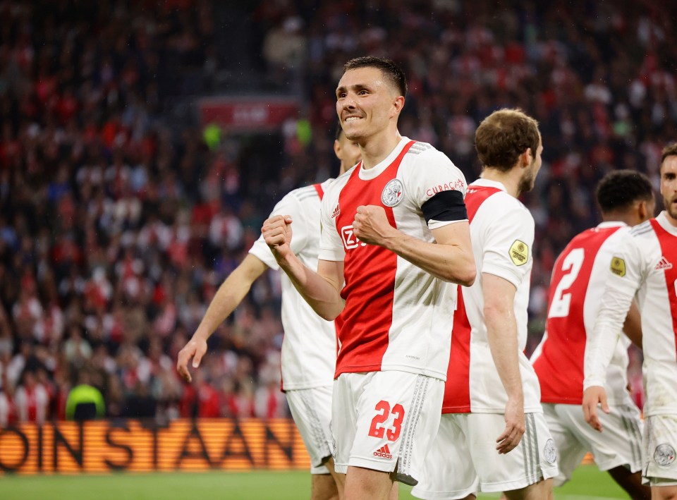 Man Utd fans were left drooling over 'Ten Hag ball' as Ajax won the Dutch league title