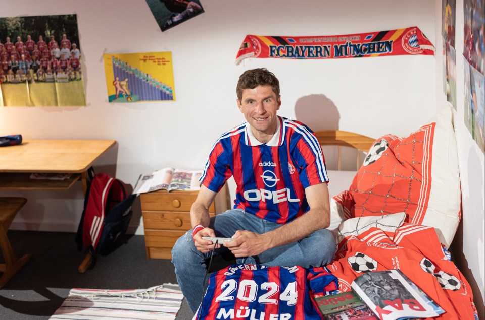 Bayern shared pictures of Muller in his childhood bedroom