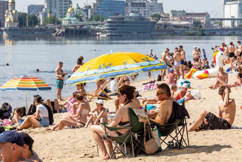 Pictures of defiant Kyiv residents sunbathing on the city’s riverside beaches were wonderful to see