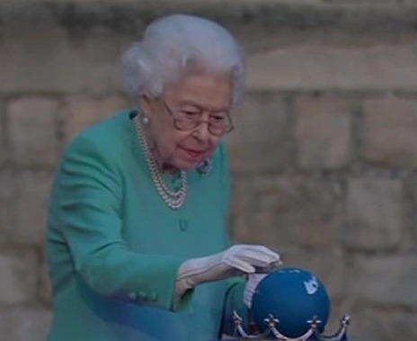 The Queen lit the Jubilee beacon from Windsor Castle tonight - despite suffering pain during the festivities today