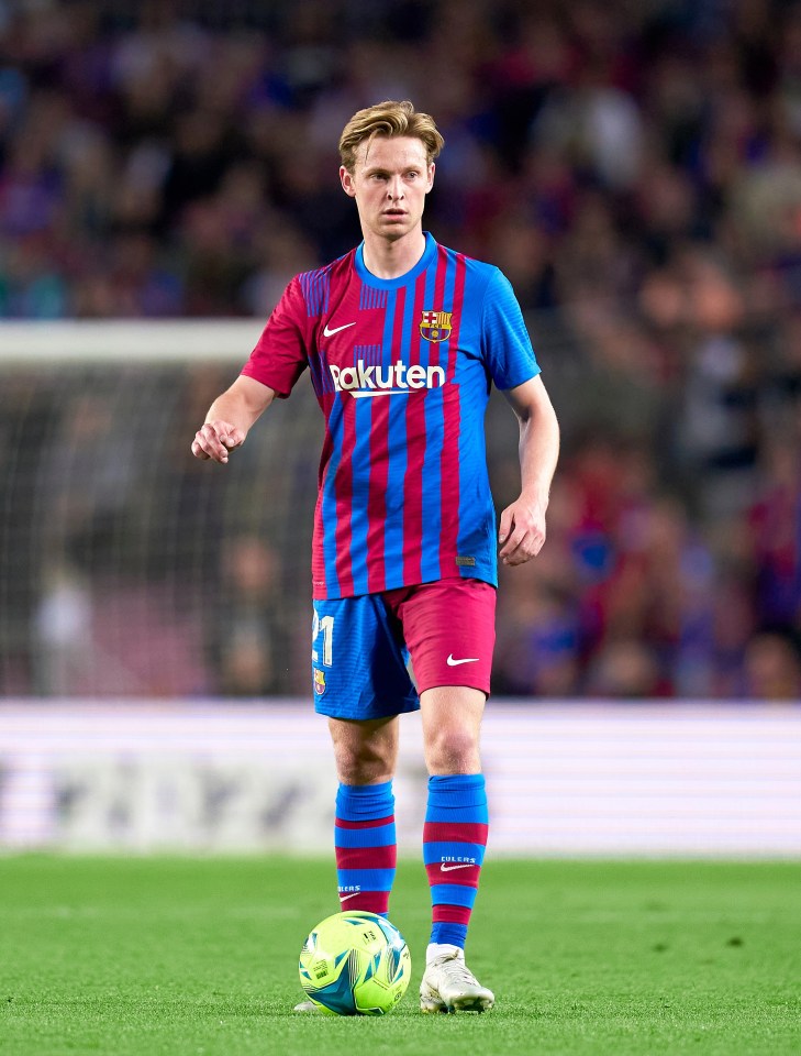 Frenkie de Jong has told Barcelona and Manchester United he doesn't want to leave